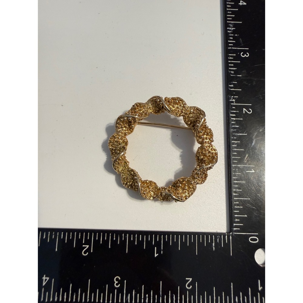 Vintage MONET Gold Tone Wreath Brooch Textured Twisted Rope Circle Pin 1.5 Inch